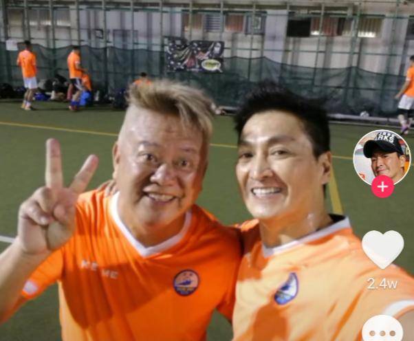 高金素梅|原创61岁何家劲帅气逼人，为了与前任的60岁婚姻之约，他至今单身