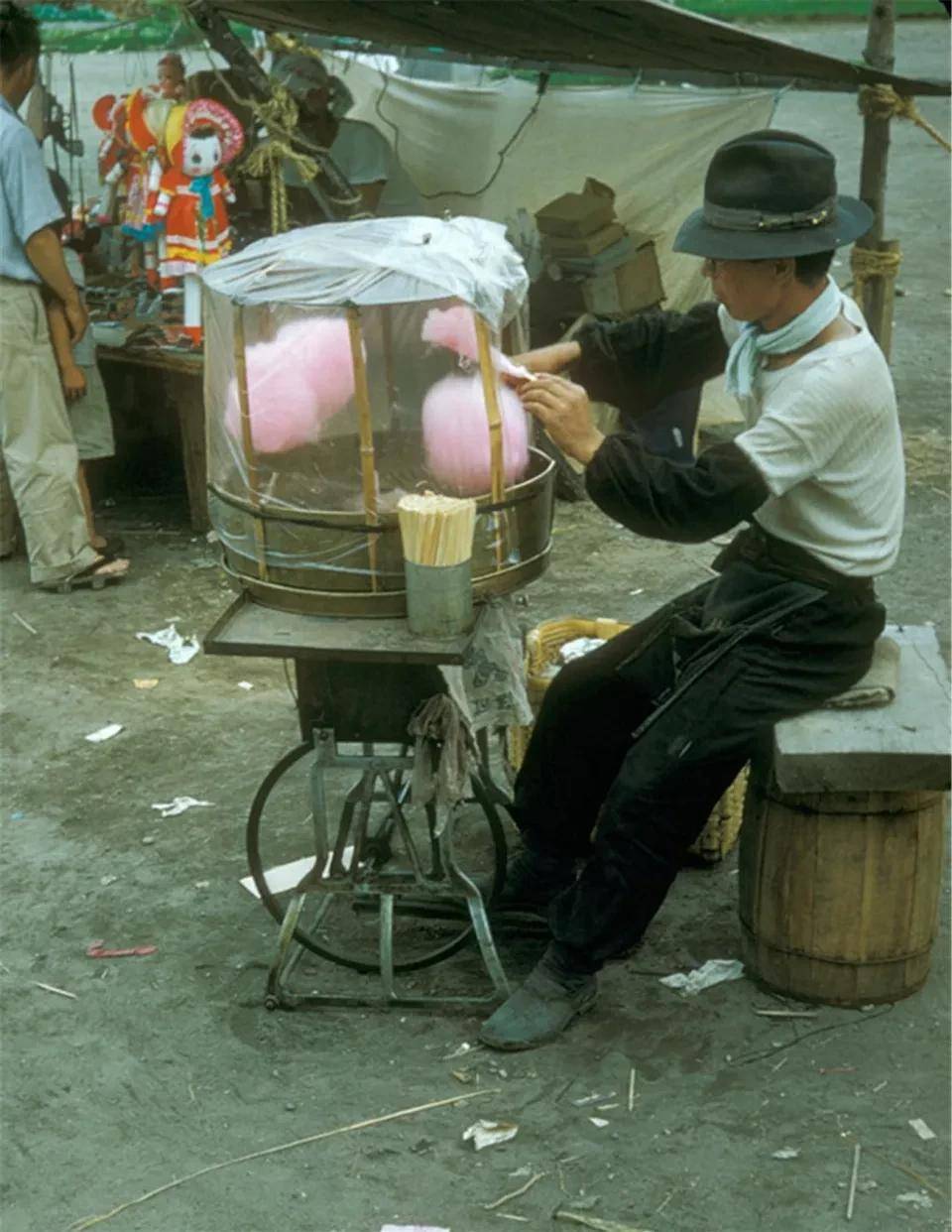 摊位|五十年代的日本民生百态:一派欣欣向荣的景象