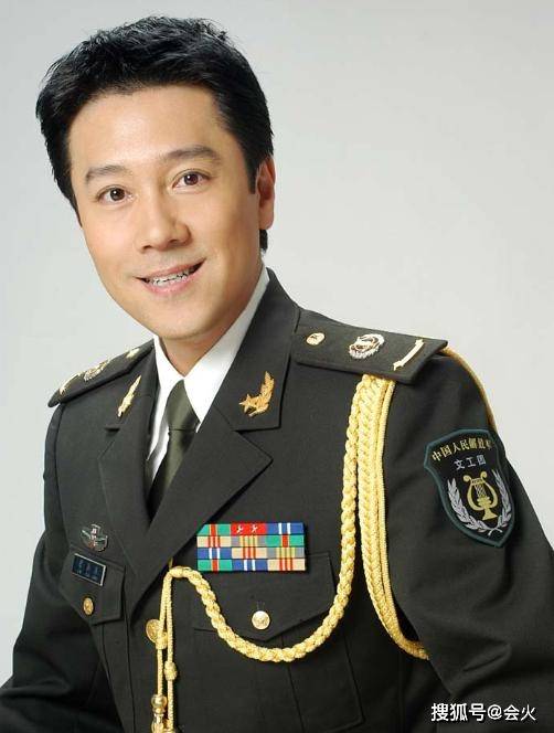 节目组|原创54岁蔡国庆参加男团选秀，成为最高龄成员，穿护膝带按摩器参战