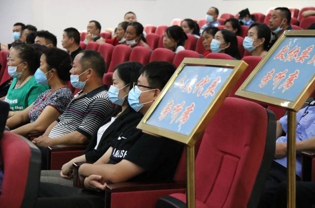 花垣:何东华,向元志等7人涉黑案一审开庭