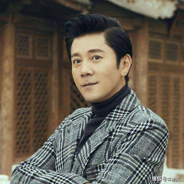 节目组|原创54岁蔡国庆参加男团选秀，成为最高龄成员，穿护膝带按摩器参战