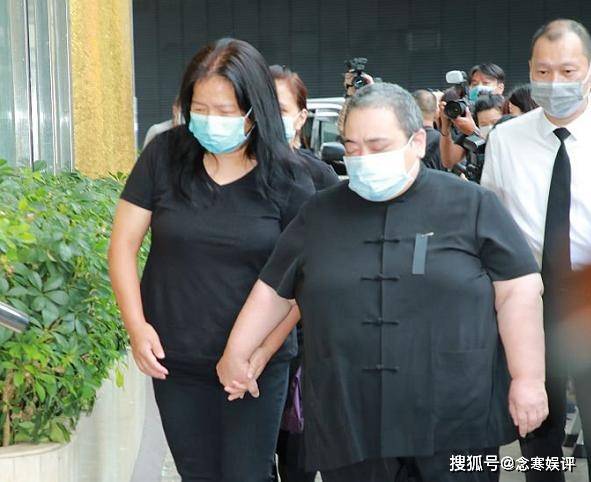 赌王何鸿燊病逝之后，何超贤多次缺席家祭，丈