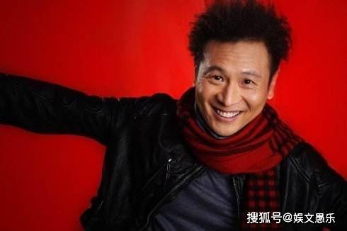 从玩世不恭到戏精，演技让胡歌都敬佩，54岁却落