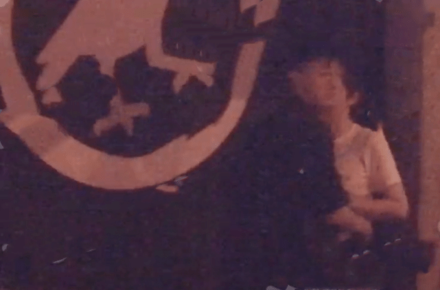 董璇无视前夫高云翔，和90后男星街头牵手搂腰，