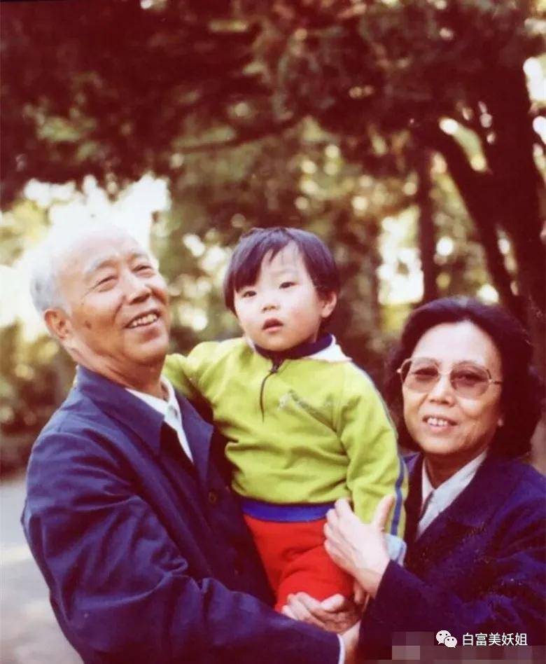 京城|晚晚唯一不敢艳压的女人！说她是京城第一名媛没人反对吧？