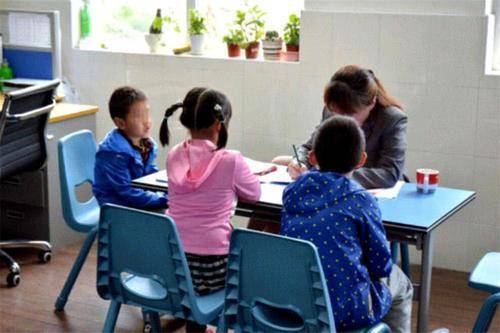 幼儿园“超前教育”危害，孩子上二年级后才开始爆发，家长要三思