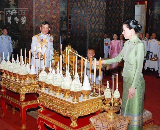 苏提达|68岁泰王玛哈总算撇下20名女护卫从德国回泰，王后穿绿裙迎接