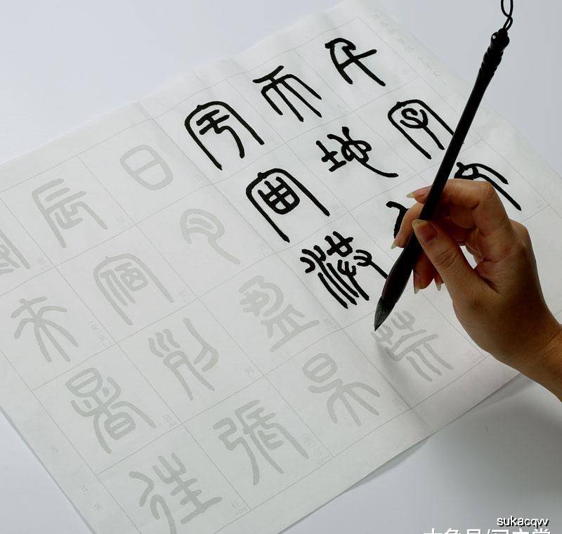 属鼠的名字带竖心偏旁的字好吗 属鼠孩子取"心"字旁更聪明？老辈取名口诀里藏着千年人性密码