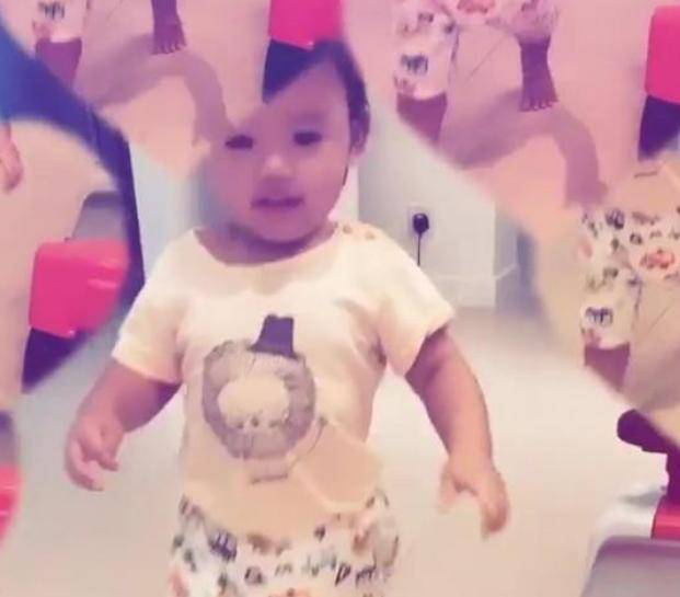 Marcus|张柏芝三胎没白疼，帮亲妈带货相当乖巧，无意中露出小肉脸