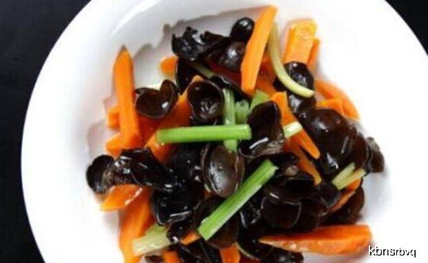 木耳肉丝鸡蛋胡萝卜汤的做法 2242ae7a9351423baf639169ad1cf1cb.jpeg