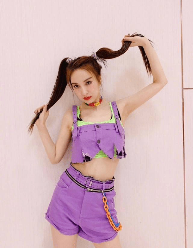 郑爽|辣妈变少女的发型，首选双马尾，杨幂郑爽都换上了，让你美过初恋