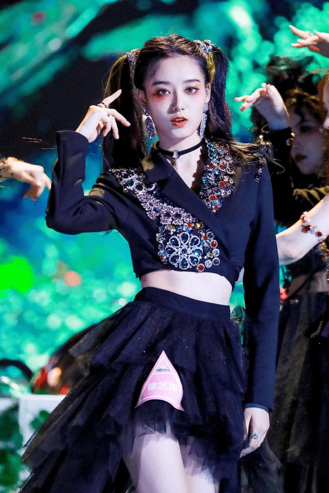 郑爽|辣妈变少女的发型，首选双马尾，杨幂郑爽都换上了，让你美过初恋