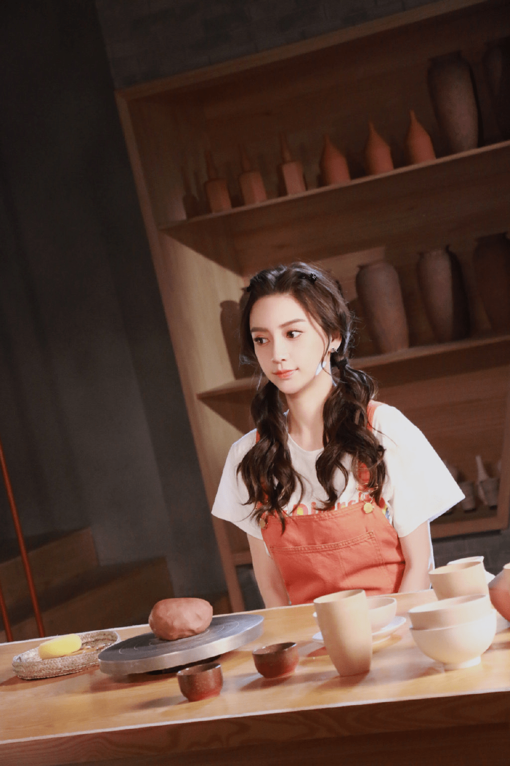 郑爽|辣妈变少女的发型，首选双马尾，杨幂郑爽都换上了，让你美过初恋