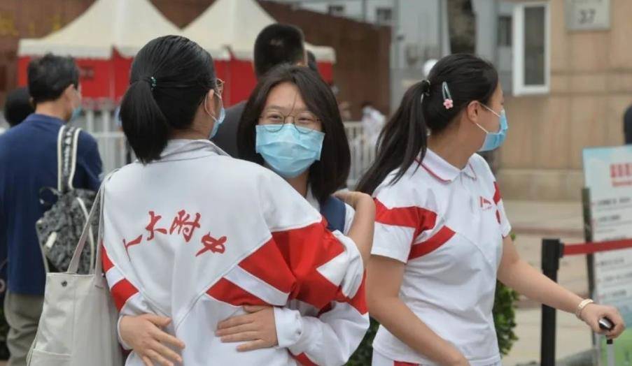 忘涂理综选择题，高考学子号啕大哭：本来可以上一本，结果变大专
