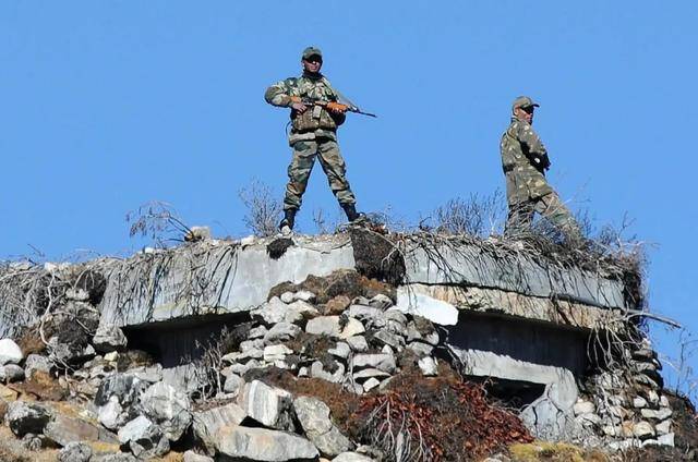 凌晨时分,边境再次爆发激战,印军阵地遭猛烈