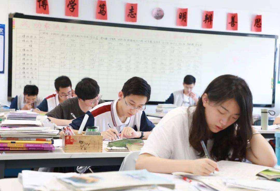 忘涂理综选择题，高考学子号啕大哭：本来可以上一本，结果变大专
