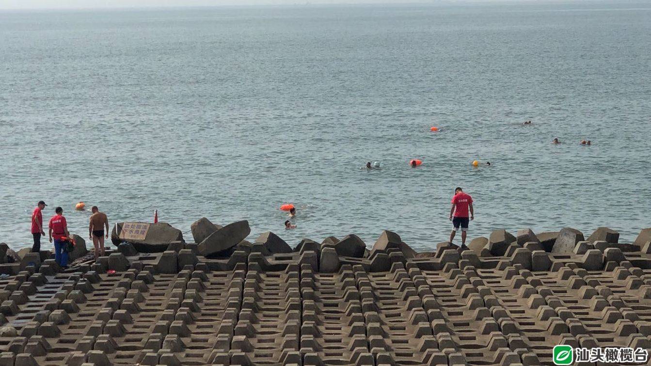 台湾浅滩海面:多云间晴,局部有阵雨,西南风5级阵风6级.