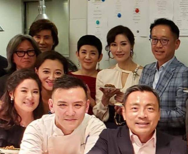 李嘉欣带老公参加贵妇趴稳居C位,许晋亨老得太快