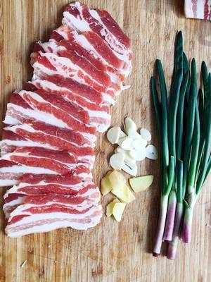 小炒|小炒五花肉，肥而不腻，美味营养，超下饭家常五花肉菜谱