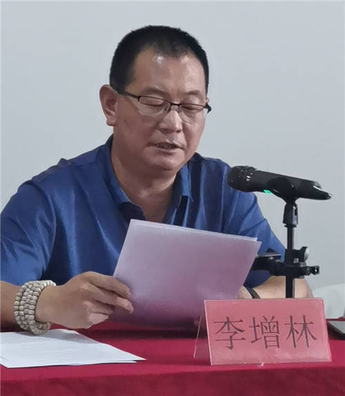 第五项,李增林会长讲话,他首先向新成员表示欢迎和感谢,向一直支持