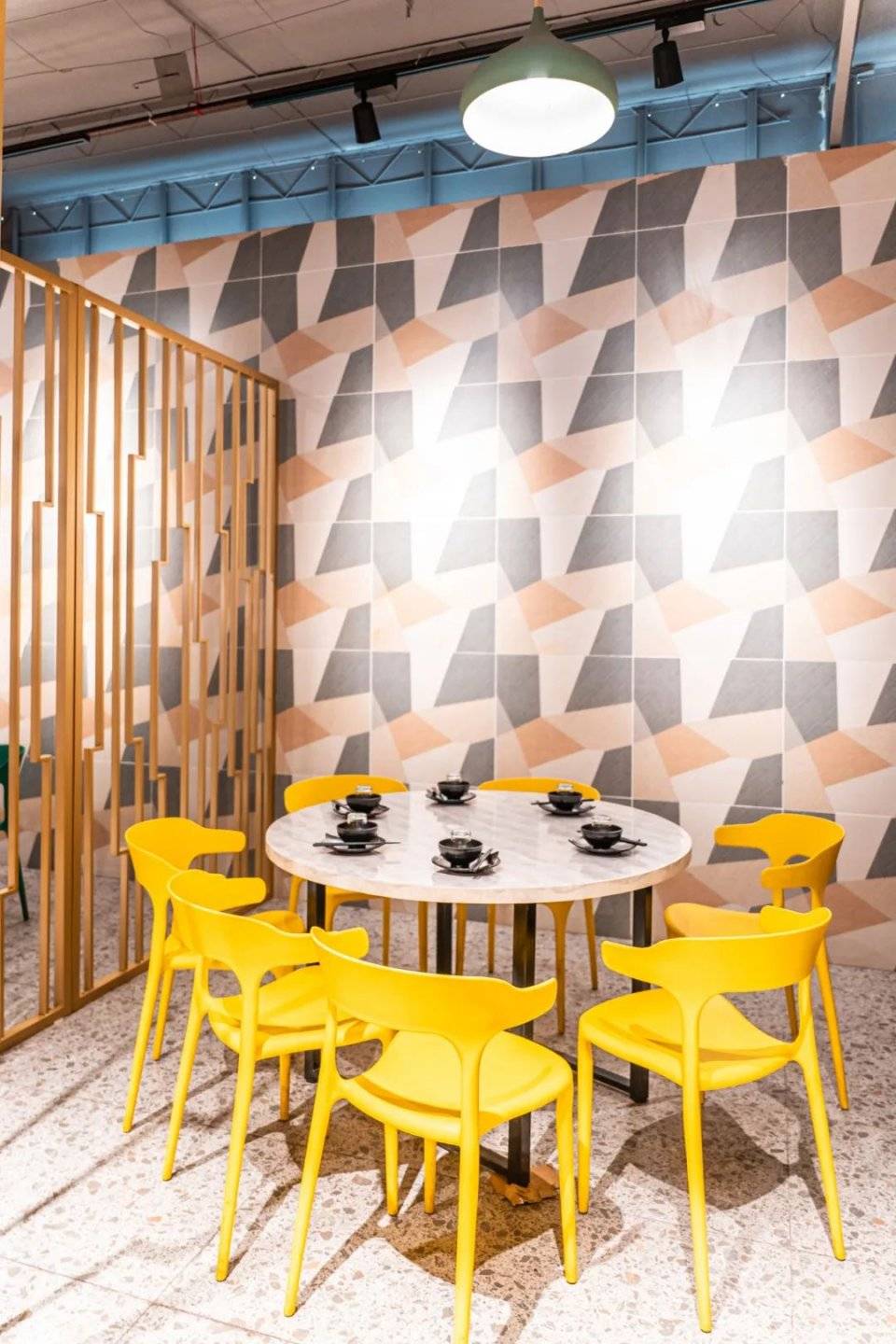 烧烤|打卡海鲜刺身、炭火烤串，凌晨2点还爆满！开在天台的烧烤档