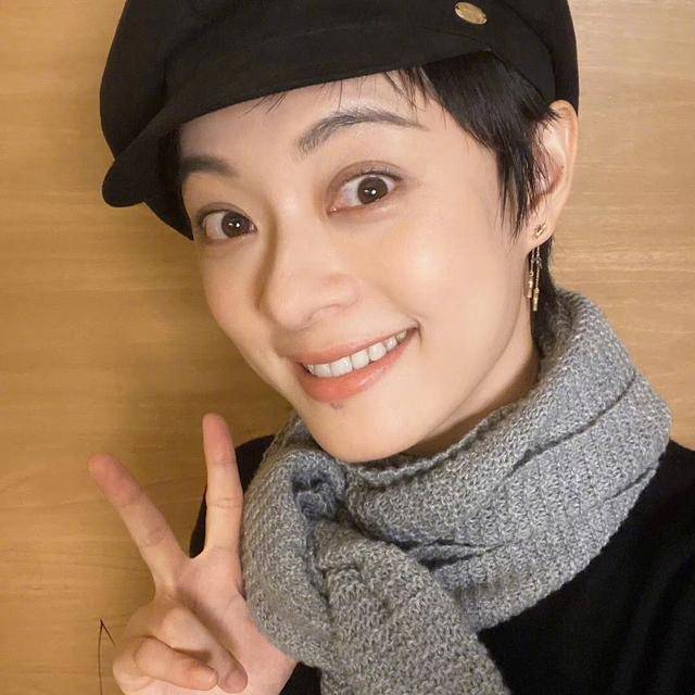 原创孙俪带儿女做公益，与李佳琦宣传领养动物，等等身高到妈妈肩膀