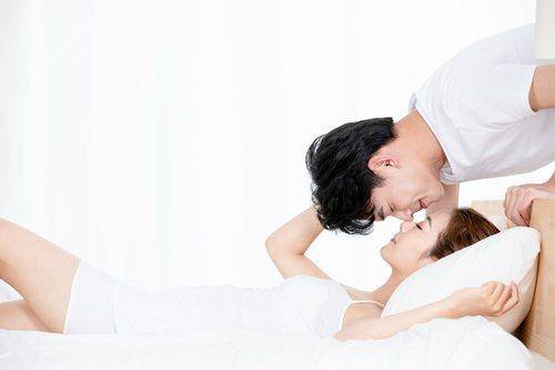原创孕期夫妻可以亲密吗？医生：避开前三后三，但对这些孕妈是大忌