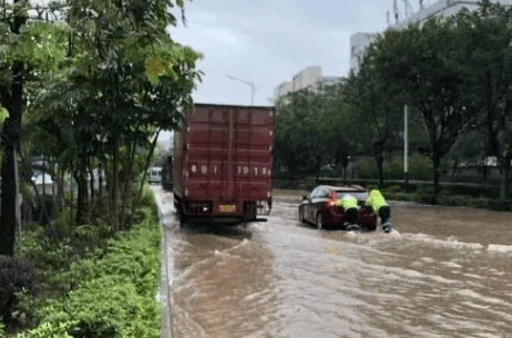 怎么应对暴雨洪灾 08e229dd7ce943f59bde659e734b8728.png