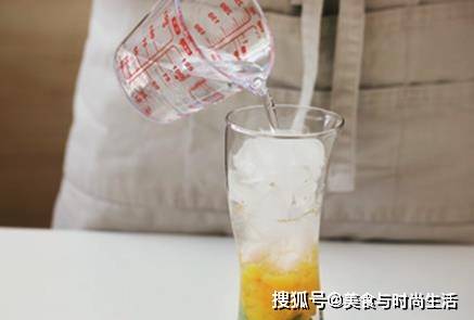 菠萝|无酒精版，小朋友也可以喝在家就能简单调制的菠萝莫吉托