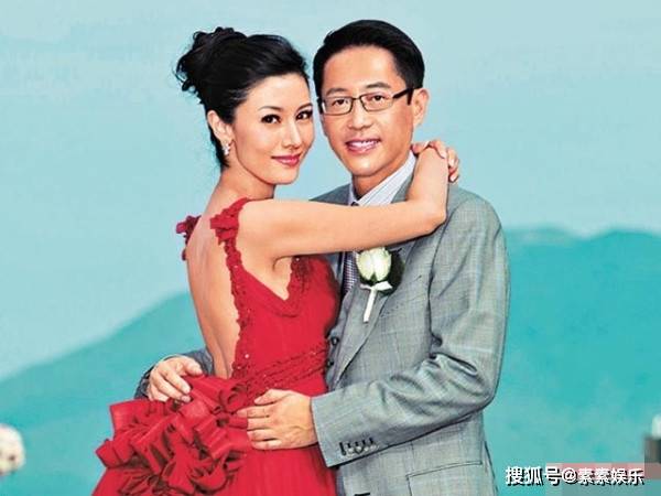 刘海|不服老不行！50岁的李嘉欣晒未修图素颜照，刘海造型非常显老