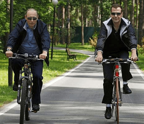 修正案|原创梅普组合散伙？梅德韦杰夫已被清出权力中心，取而代之的却是他？