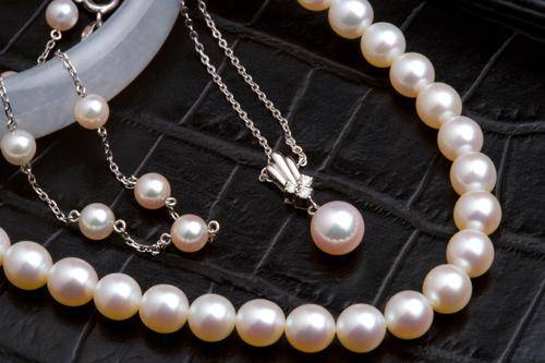 色彩|一些必要的珠宝色彩搭配技巧