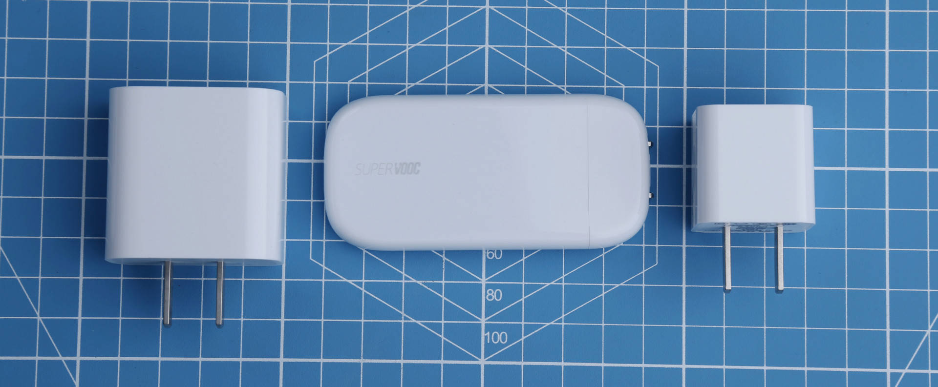 充电器|能装进口袋的50W，OPPO饼干超闪充电器评测