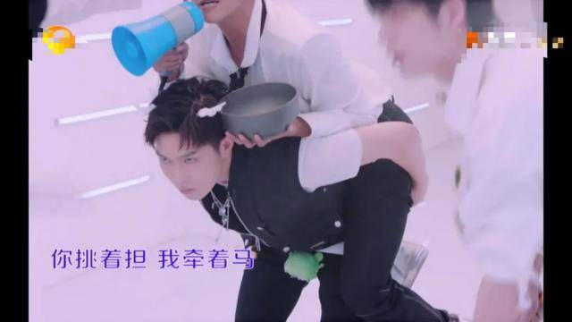 王一博|原创《站稳了!朋友》四种类型在笑生大放异彩,谁是下一个王一博?