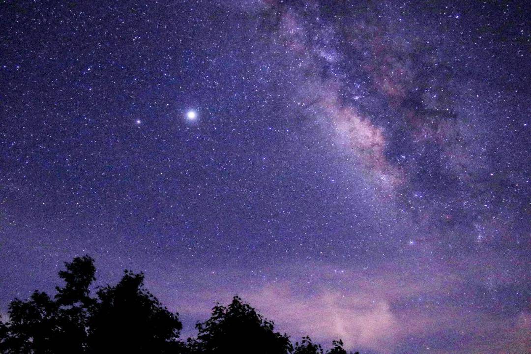 双牌阳明山夏夜星空璀璨,遇见宇宙的美