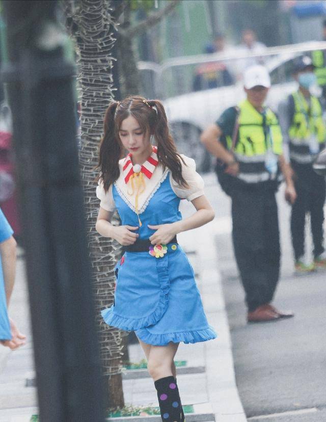 街拍明星夏季穿搭图片_明星穿搭街拍_明星街头穿搭