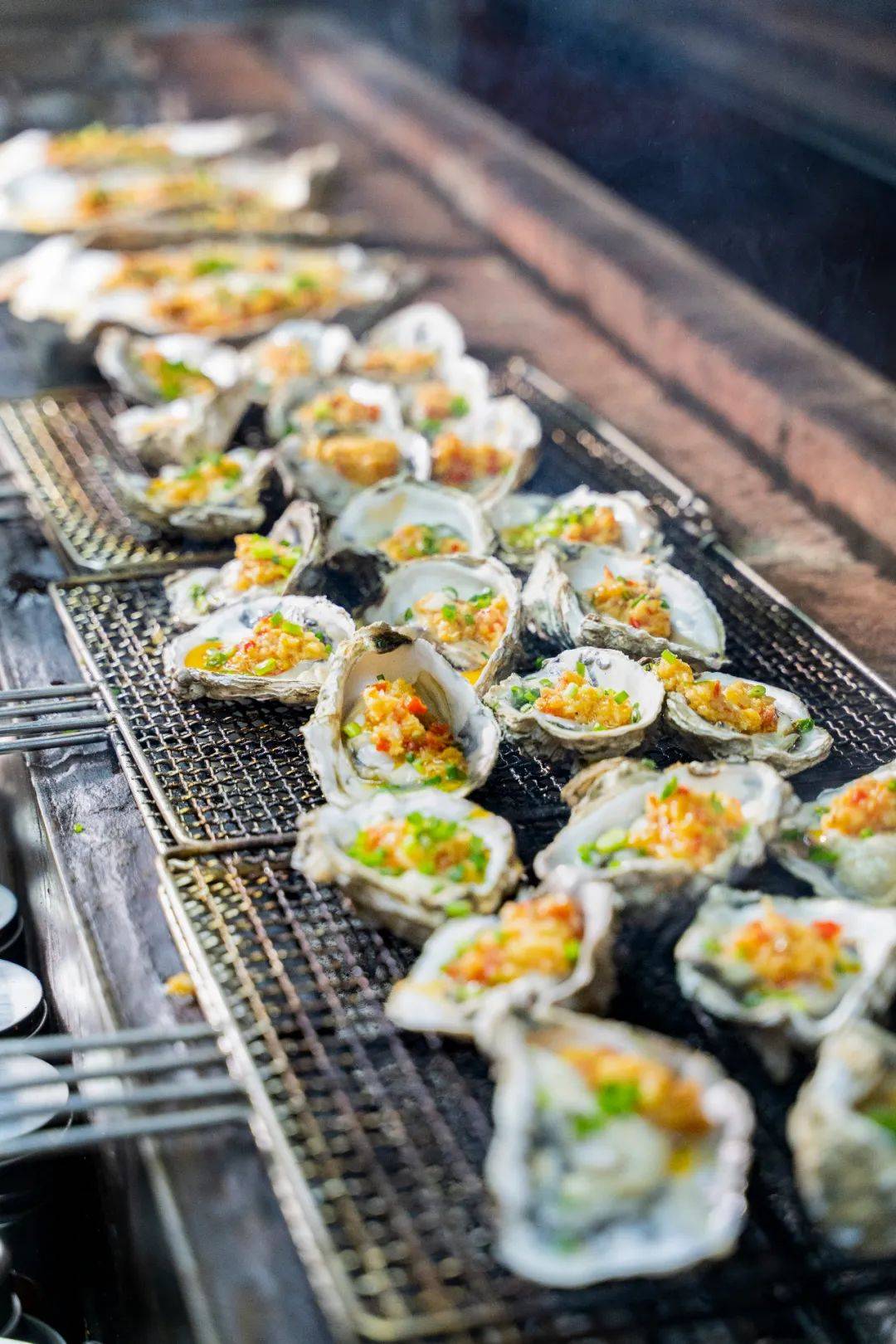 连唐僧|生蚝比47码皮鞋大，连唐僧都无法拒绝藏在昆明小区的老字号烧烤