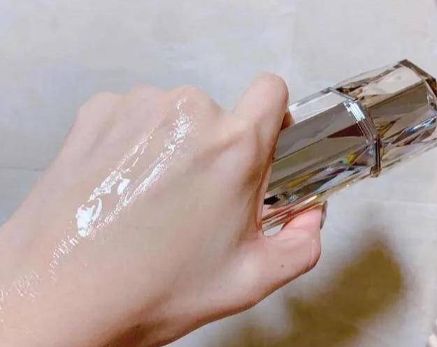 精华|网友力荐，这几款精华液超好用，不踩雷，让你皮肤紧致细腻更年轻