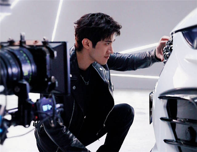 巴博斯|戴爱彼皇家橡树，开VV7 GT巴博斯！李治廷品味没得说！