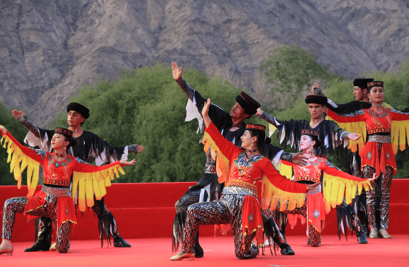 塔吉克族舞蹈《鹰之翱翔》