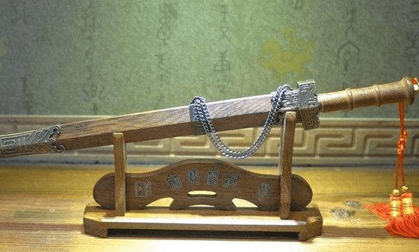 从兵器到装饰,佩剑是如何进化的?如今成了一种传统文化?