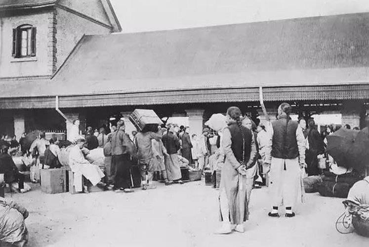 辫子|民国时期的老照片:还有普通百姓未剪掉丑陋的大辫子