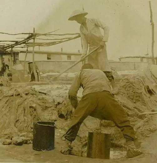 泥巴|1941年铁锅制造流程老照片