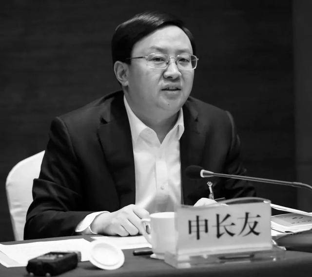 山东省政府秘书长因病逝世，终年51岁