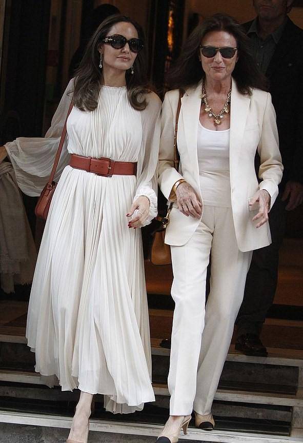 连衣裙|安吉丽娜朱莉现身被拍，白色连衣裙5万高价，堪称低调的奢华