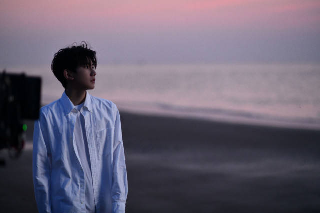 男孩|原创王源新MV花絮照曝光，即将20岁男孩的自由与希望