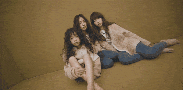 小小年纪|小S送仨女儿进娱乐圈，小小年纪接代言合拍杂志，星二代真不一般