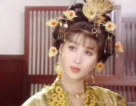 建群|除了演员还是设计师，这些剧的服装都是她设计的，温婉才女走了