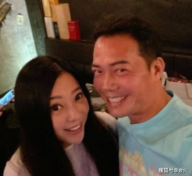 近照|原创53岁谢天华也老了!近照满脸皱纹发福胖一圈,昔日风采已不再