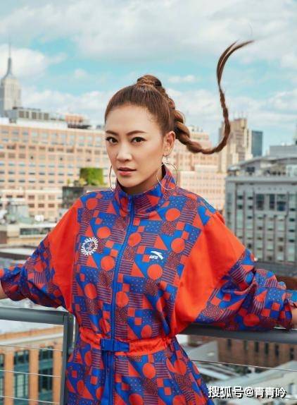 服装|“腿精女神”应采儿，身穿碎花裙秀美腿，女神范十足